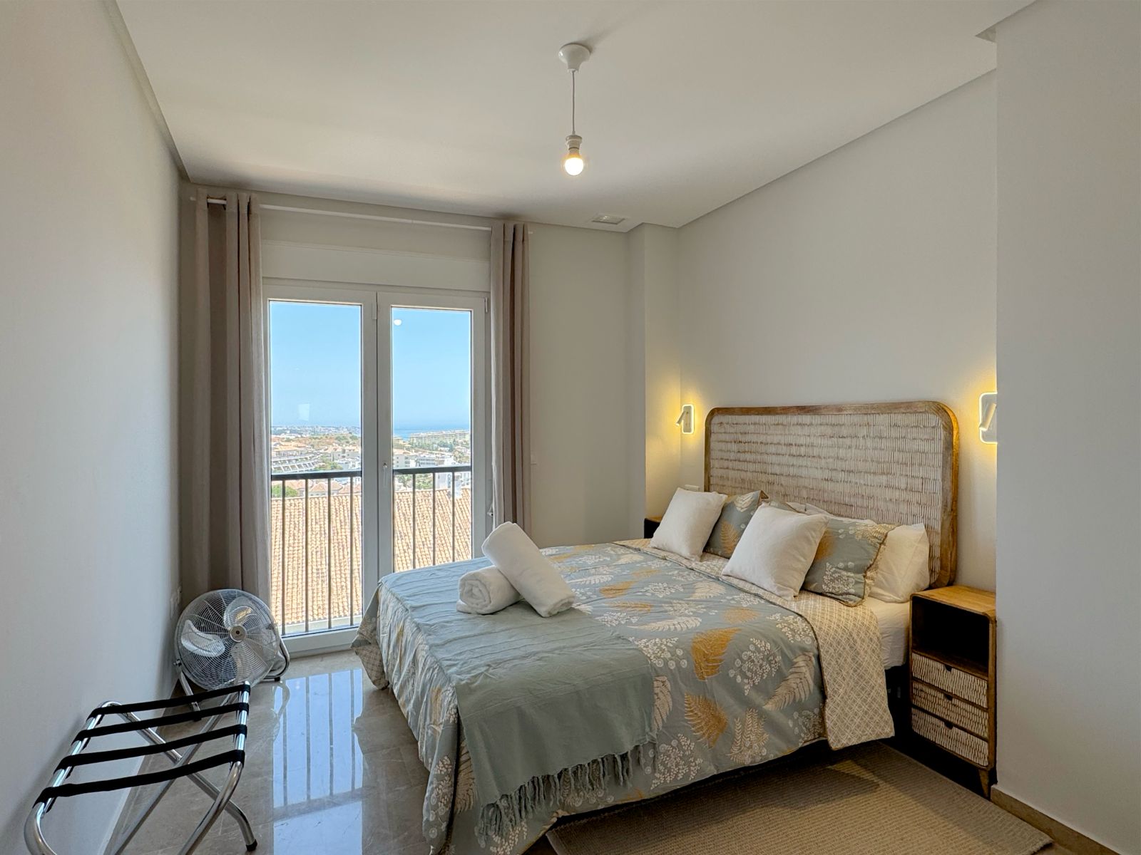 Guest double bedroom with sea views